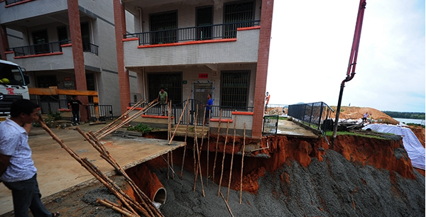 混凝土、民房傾斜