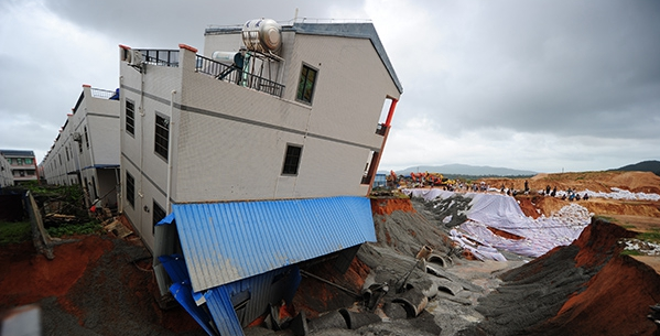 混凝土、民房傾斜