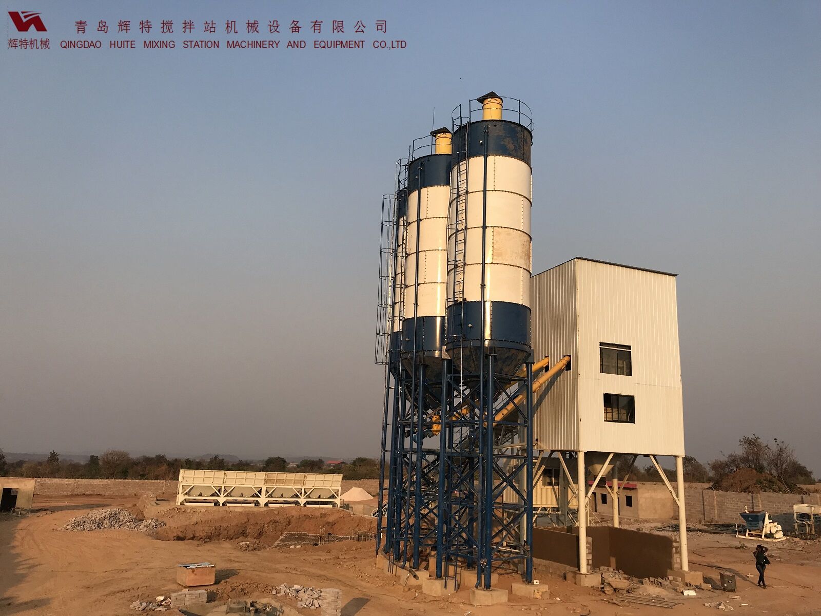 輝特混凝土攪拌站HZS120采用國內(nèi)外知名品牌，大大降低了設(shè)備故障率